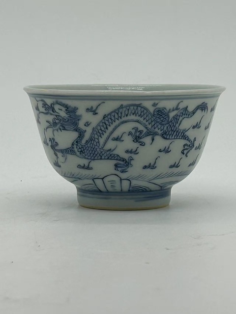 古玩陶瓷青花淡描龍鳳紋茶碗真品鑒賞圖