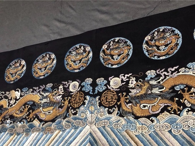 古玩雜項龍紋刺繡真品鑒賞圖