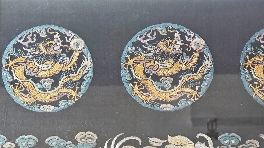 古玩雜項龍紋刺繡真品鑒賞圖