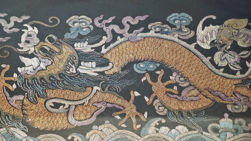 古玩雜項龍紋刺繡真品鑒賞圖