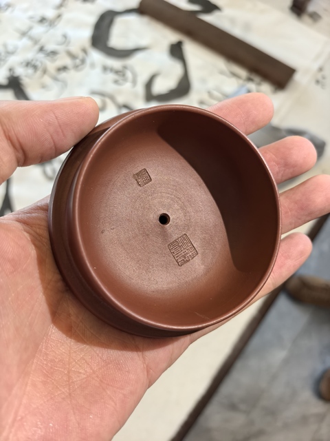 古玩陶瓷紫砂洞石茅屋詩文茶壺真品鑒賞圖