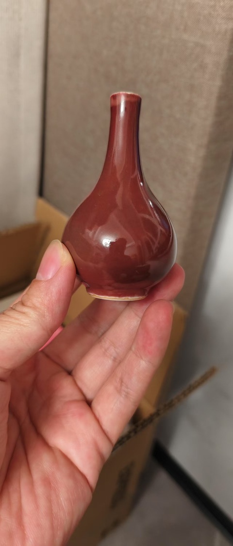 古玩陶瓷霽紅釉膽瓶真品鑒賞圖