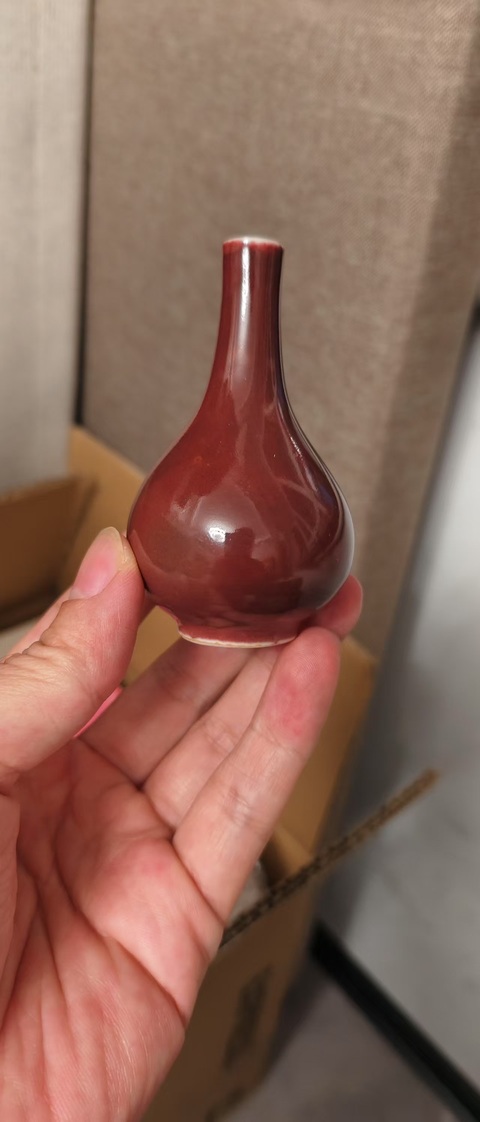 古玩陶瓷霽紅釉膽瓶真品鑒賞圖