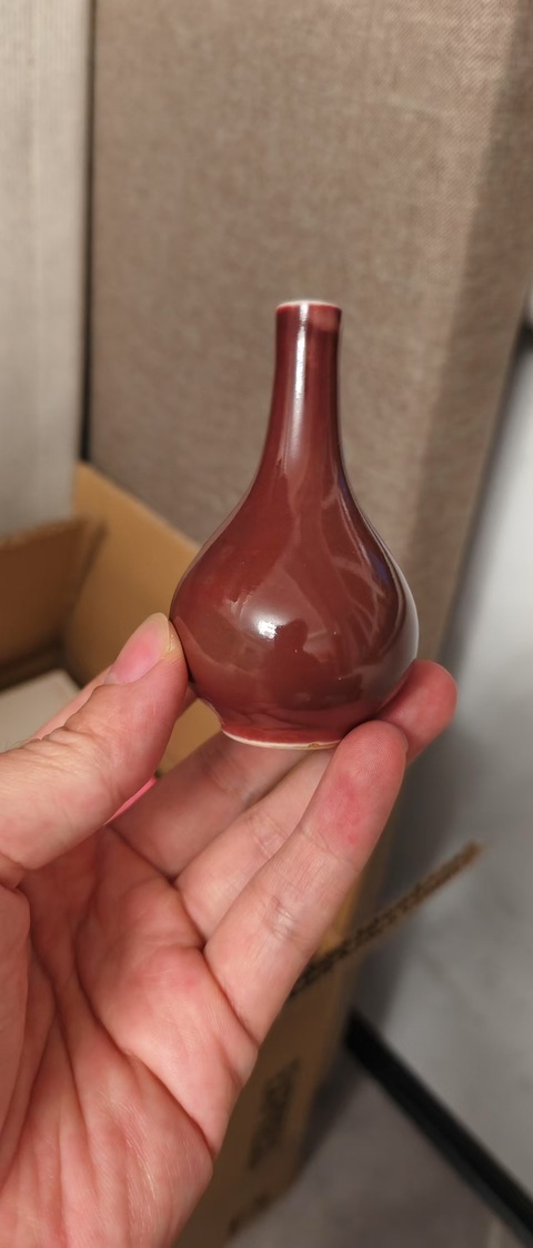 古玩陶瓷霽紅釉膽瓶真品鑒賞圖