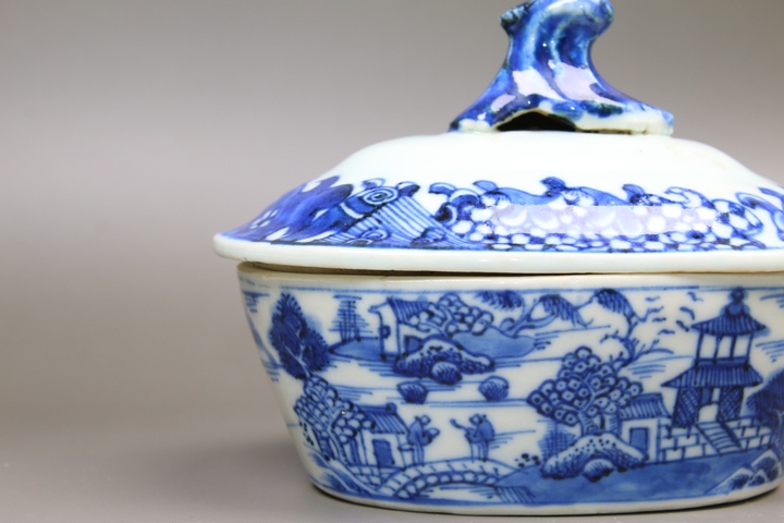 古玩陶瓷清乾隆·青花山水風(fēng)景訪友圖蓋盒拍賣,當(dāng)前價格300元