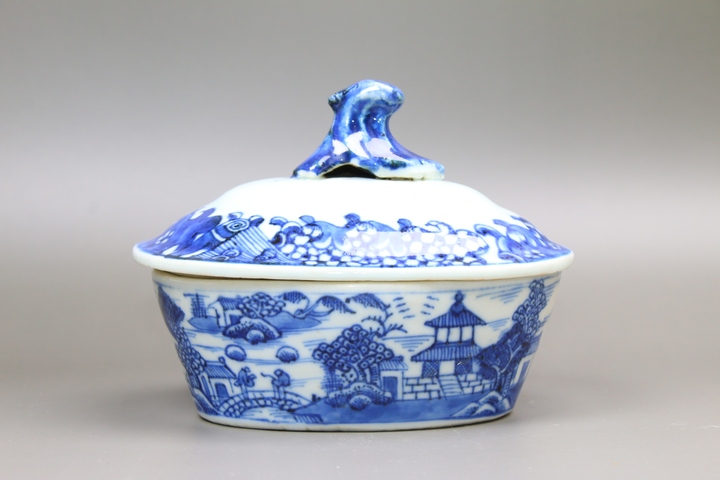 古玩陶瓷清乾隆·青花山水風(fēng)景訪友圖蓋盒拍賣,當(dāng)前價格300元