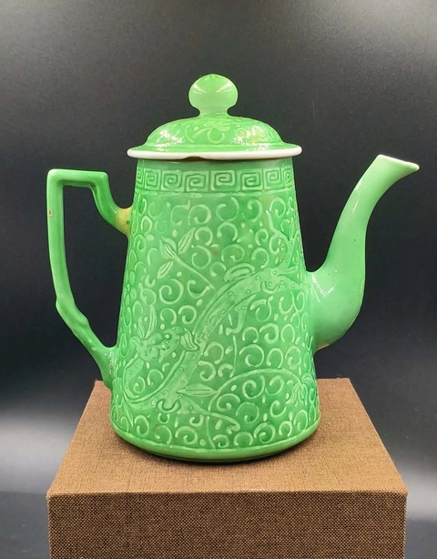 古玩陶瓷綠釉堆白龍紋茶壺真品鑒賞圖