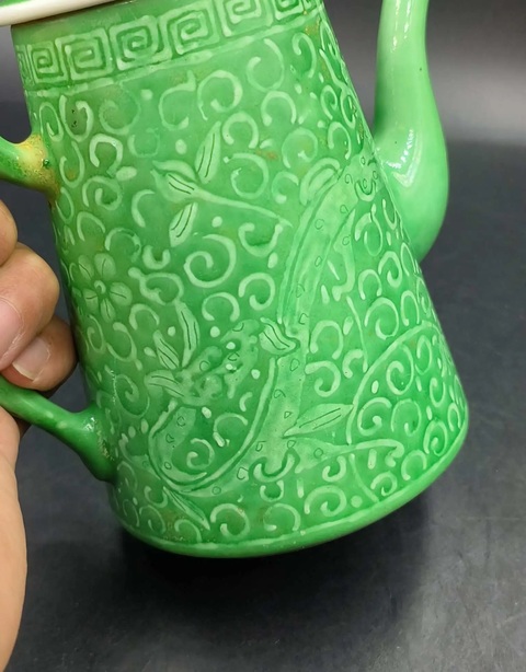 古玩陶瓷綠釉堆白龍紋茶壺真品鑒賞圖