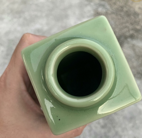 古玩陶瓷豆青釉八卦紋琮式瓶真品鑒賞圖