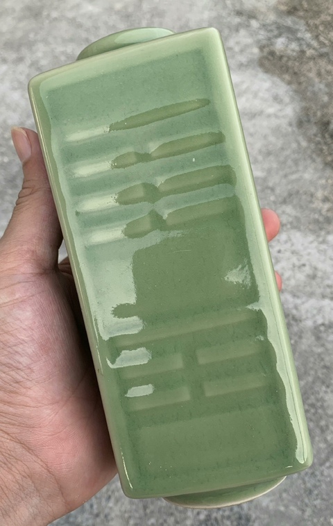 古玩陶瓷豆青釉八卦紋琮式瓶真品鑒賞圖