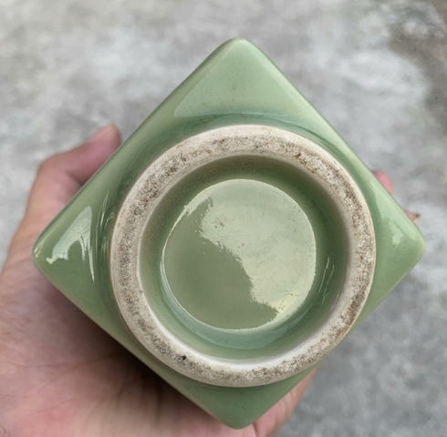 古玩陶瓷豆青釉八卦紋琮式瓶真品鑒賞圖