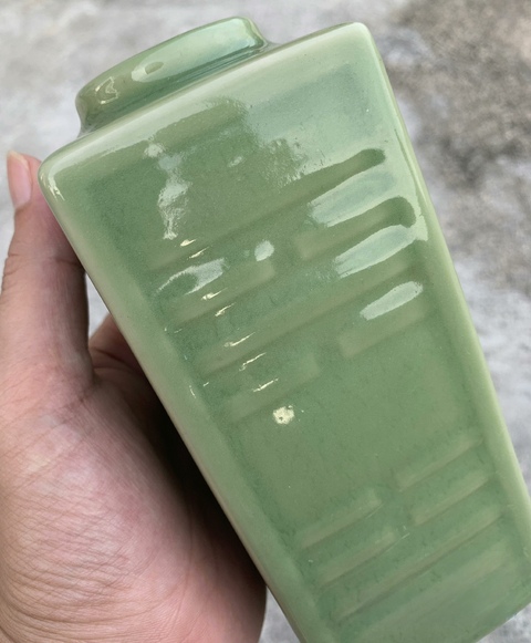 古玩陶瓷豆青釉八卦紋琮式瓶真品鑒賞圖