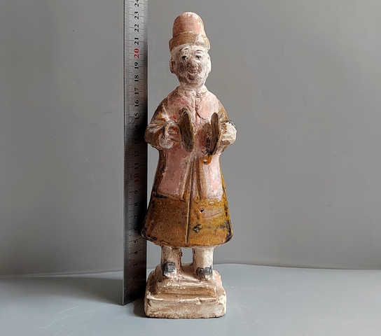 古玩陶瓷明三彩人物俑真品鑒賞圖