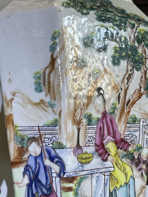 古玩陶瓷人物紋廣彩瓶真品鑒賞圖