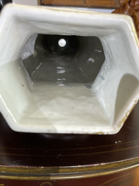 古玩陶瓷人物紋廣彩瓶真品鑒賞圖