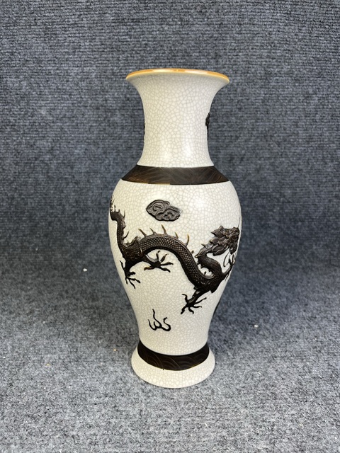 古玩陶瓷哥釉鐵骨泥貼塑雙龍戲珠紋觀音瓶真品鑒賞圖