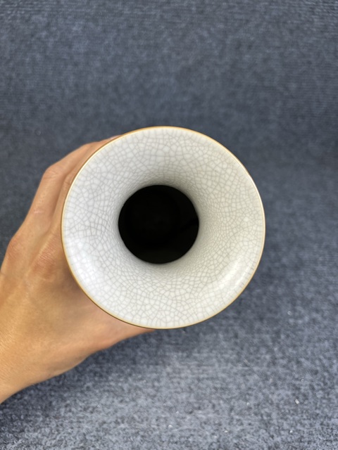 古玩陶瓷哥釉鐵骨泥貼塑雙龍戲珠紋觀音瓶真品鑒賞圖