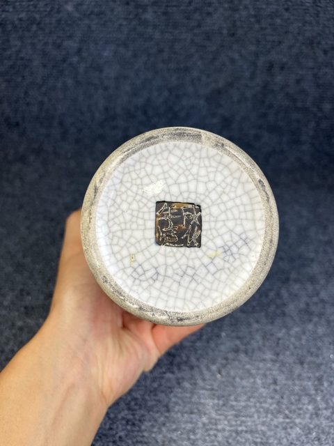 古玩陶瓷哥釉鐵骨泥貼塑雙龍戲珠紋觀音瓶真品鑒賞圖