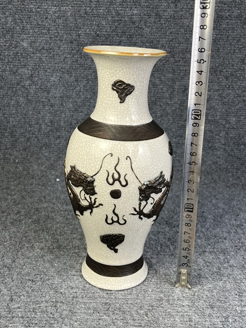 古玩陶瓷哥釉鐵骨泥貼塑雙龍戲珠紋觀音瓶真品鑒賞圖