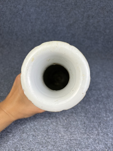 古玩陶瓷粉彩天官賜福人物故事紋賞瓶真品鑒賞圖