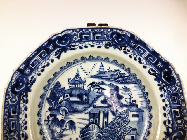 古玩陶瓷清乾隆·青花山水八方樓閣盤拍賣,當(dāng)前價(jià)格0元