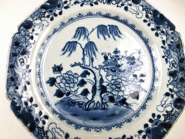 古玩陶瓷清早期·青花柳樹八方盤拍賣,當前價格0元