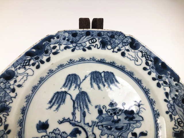 古玩陶瓷清早期·青花柳樹八方盤拍賣,當前價格0元