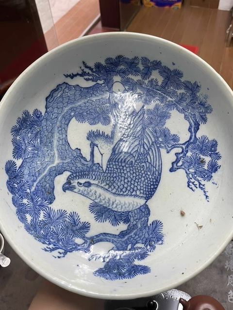 古玩陶瓷松鷹圖青花盤真品鑒賞圖