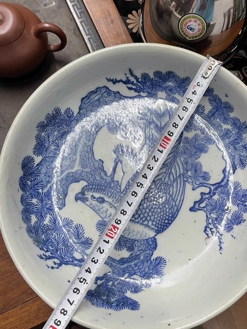 古玩陶瓷松鷹圖青花盤真品鑒賞圖