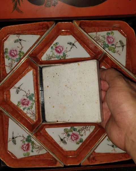 古玩陶瓷珊瑚紅釉描金開光花鳥紋粉彩九攢盤真品鑒賞圖