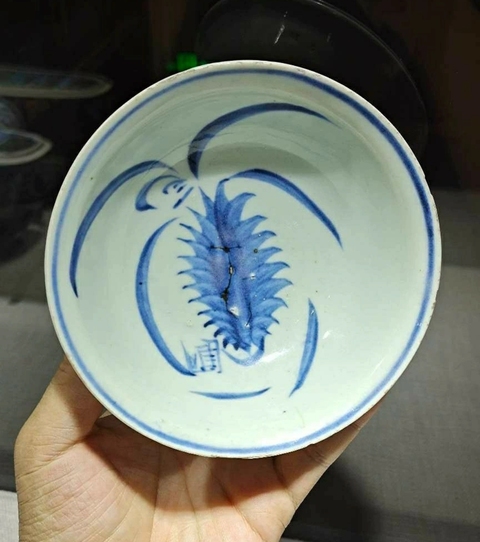 古玩陶瓷青花玉璧底花卉紋深腹碟真品鑒賞圖