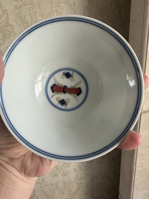 古玩陶瓷斗彩忍冬紋茶碗真品鑒賞圖