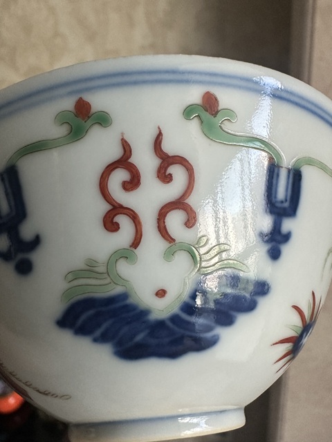 古玩陶瓷斗彩忍冬紋茶碗真品鑒賞圖