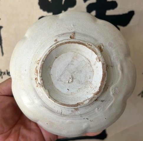 古玩陶瓷北宋時(shí)期白釉瓜棱罐真品鑒賞圖
