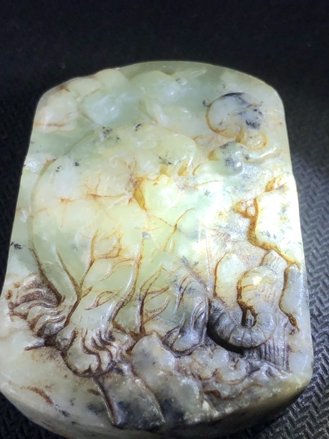 古玩玉器和田玉雕“虎虎生威”牌拍賣,當前價格200元