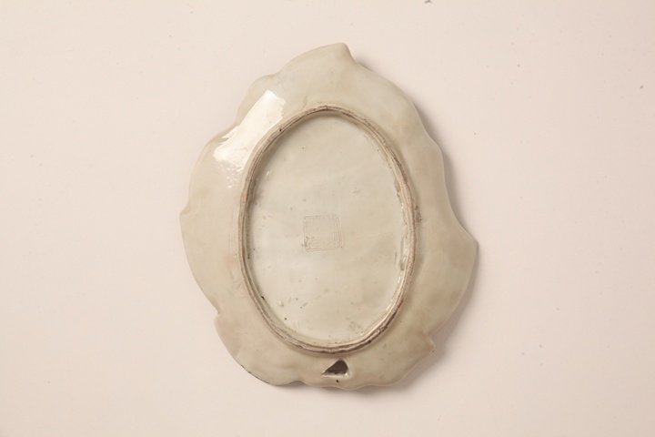 古玩陶瓷松鼠樹葉白釉盤真品鑒賞圖