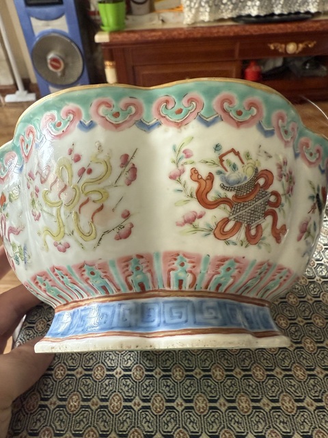 古玩陶瓷粉彩八寶紋貢碗真品鑒賞圖