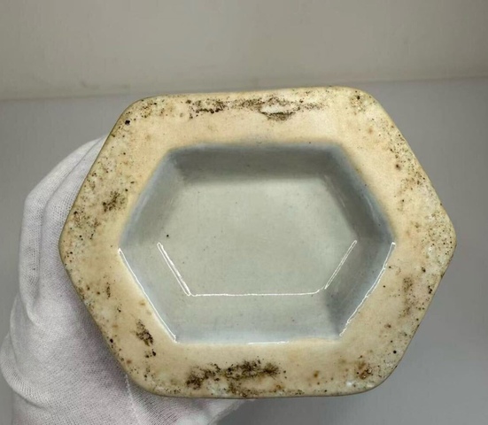 古玩陶瓷青花長壽紋六方雙耳瓶真品鑒賞圖