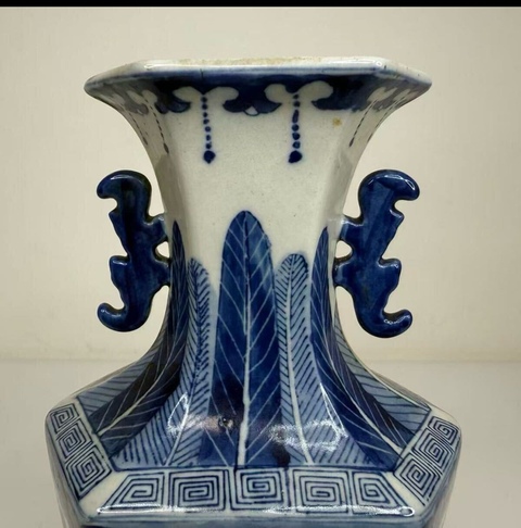 古玩陶瓷青花長壽紋六方雙耳瓶真品鑒賞圖