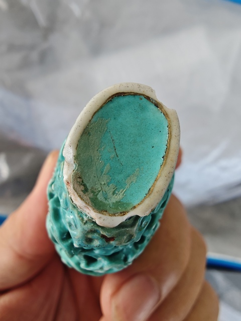 古玩陶瓷清乾隆松石綠釉浮雕龍鳳呈祥紋鼻煙壺真品鑒賞圖