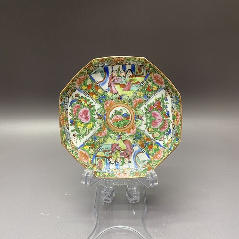 古玩陶瓷人物花鳥蝶紋廣彩盤真品鑒賞圖