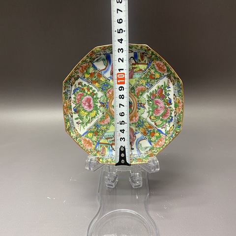 古玩陶瓷人物花鳥蝶紋廣彩盤真品鑒賞圖