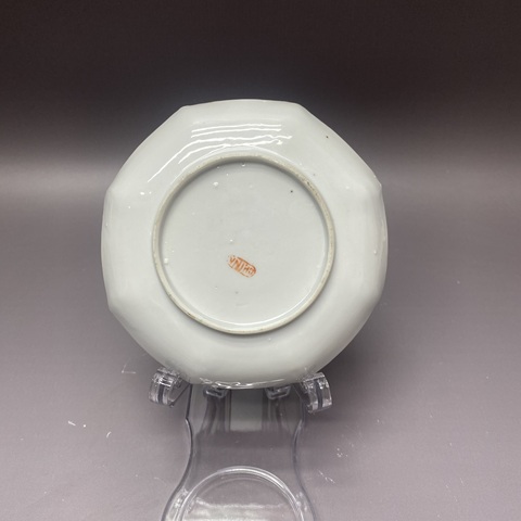 古玩陶瓷人物花鳥蝶紋廣彩盤真品鑒賞圖