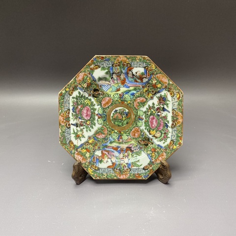 古玩陶瓷人物花鳥蝶紋廣彩盤真品鑒賞圖