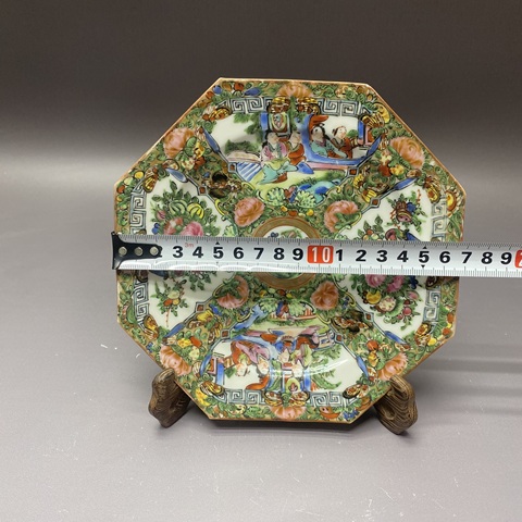 古玩陶瓷人物花鳥蝶紋廣彩盤真品鑒賞圖