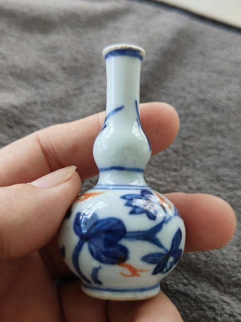 古玩陶瓷青花礬紅彩花卉紋葫蘆瓶真品鑒賞圖