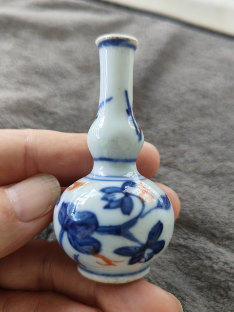 古玩陶瓷青花礬紅彩花卉紋葫蘆瓶真品鑒賞圖