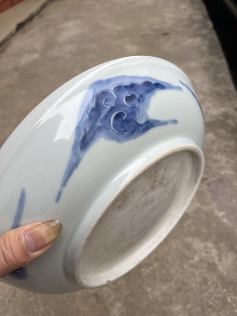 古玩陶瓷過墻龍紋青花盤真品鑒賞圖