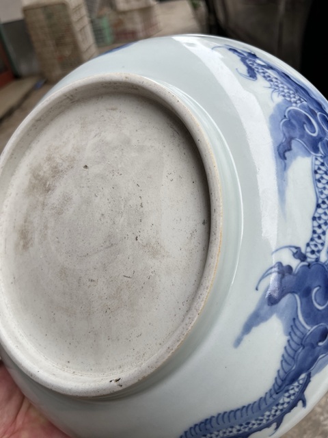 古玩陶瓷過墻龍紋青花盤真品鑒賞圖