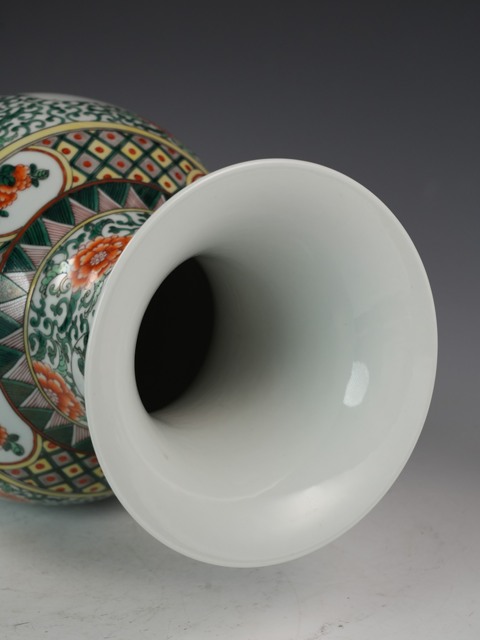古玩陶瓷清·五彩花鳥紋觀音瓶真品鑒賞圖
